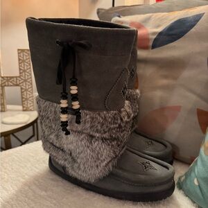Authentic Solstice Manitoba Mukluks Waterproof Boots Size 7 + Authentic Insoles